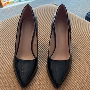 Chic Black Crocodile Pattern Heels